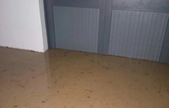 Đắk Lắk: Nhiều nhà dân tốc mái, sập trong bão Kalmaegi phải lên mạng cầu cứu - Ảnh 2.