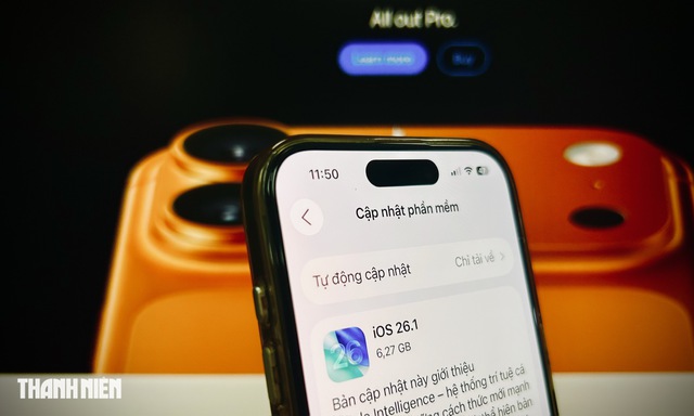 Apple giải th&iacute;ch l&yacute; do iPhone tụt pin v&agrave; n&oacute;ng m&aacute;y sau khi 'l&ecirc;n đời' iOS 26.1 - Ảnh 1.