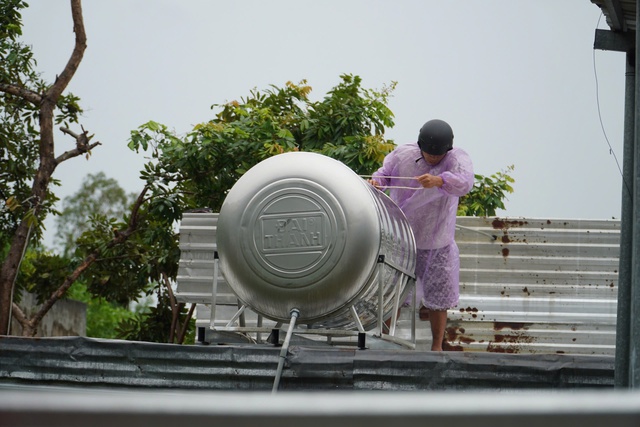 Khánh hòa gấp rút di dời dân tránh bão Kalmaegi: 237 Điểm nguy cơ sạt lở - Ảnh 2. Khánh hòa gấp rút di dời dân tránh bão Kalmaegi: 237 Điểm nguy cơ sạt lở - Ảnh 2.
