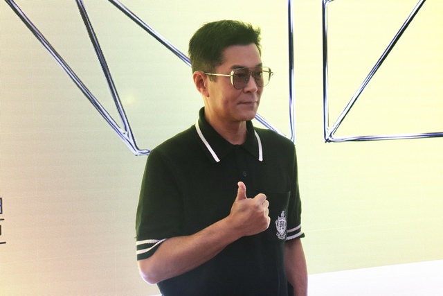 Hồng Kim Bảo sánh bước bên vợ hoa hậu trên thảm đỏ ở TP.HCM- Ảnh 4. Hồng Kim Bảo sánh bước bên vợ hoa hậu trên thảm đỏ ở TP.HCM- Ảnh 4.