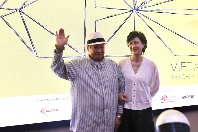 Hồng Kim Bảo sánh bước bên vợ hoa hậu trên thảm đỏ ở TP.HCM- Ảnh 3. Hồng Kim Bảo sánh bước bên vợ hoa hậu trên thảm đỏ ở TP.HCM- Ảnh 3.