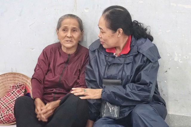 Khánh Hòa di tản khẩn 200 hộ dân ở P.Nam Nha Trang tránh bão số 13 Kalmaegi - Ảnh 5.