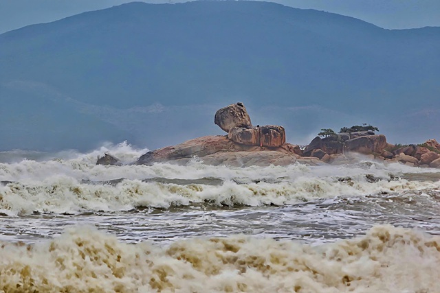 Khánh Hòa đóng cửa 3 di tích, danh thắng để tránh bão Kalmaegi- Ảnh 1. Khánh Hòa đóng cửa 3 di tích, danh thắng để tránh bão Kalmaegi- Ảnh 1.