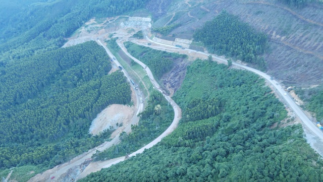 Gia Lai: "Đóng" đèo An Khê do bão Kalmaegi - Ảnh 1.