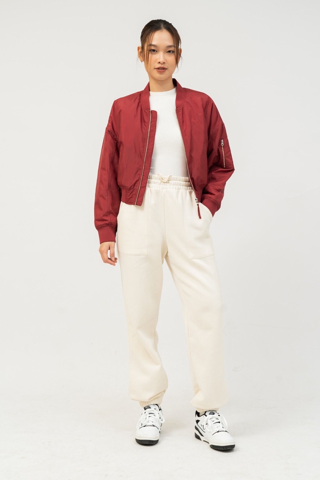 Áo khoác bomber là mảnh ghép ‘phá đảo’ thời trang đường phố- Ảnh 3. Áo khoác bomber là mảnh ghép ‘phá đảo’ thời trang đường phố- Ảnh 3.