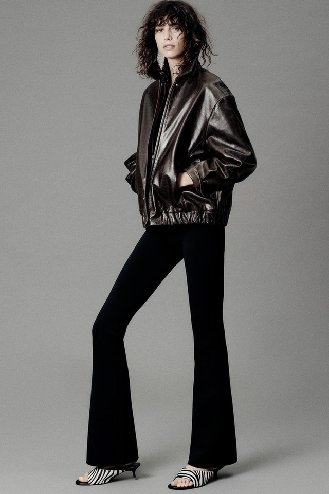 Áo khoác bomber là mảnh ghép ‘phá đảo’ thời trang đường phố- Ảnh 4. Áo khoác bomber là mảnh ghép ‘phá đảo’ thời trang đường phố- Ảnh 4.