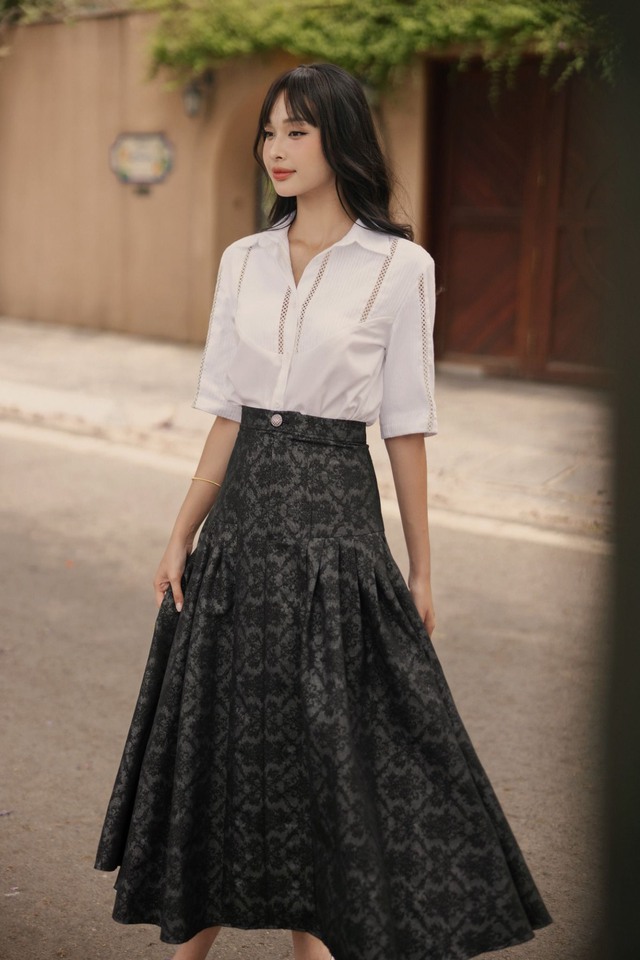 Chân váy midi là sự kết hợp giữa thời trang cổ điển và hiện đại Chân váy midi là sự kết hợp giữa thời trang cổ điển và hiện đại- Ảnh 6.