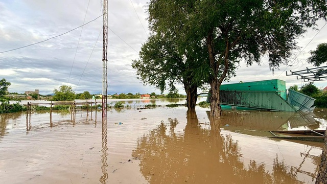 Gia Lai: Quốc lộ 25, đường Trường Sơn Đông bị chia cắt do bão Kalmaegi - Ảnh 3.