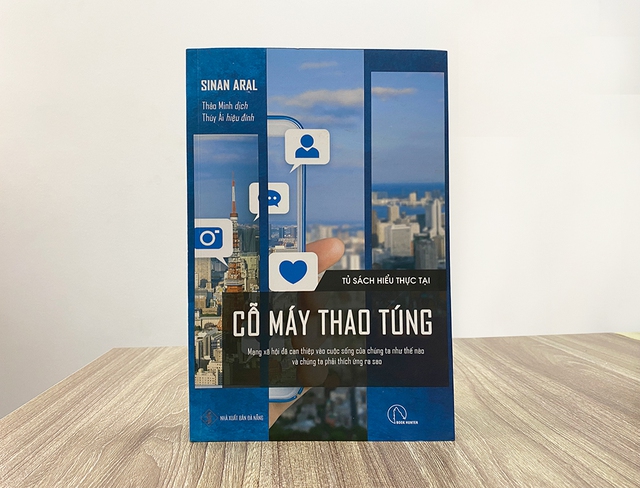 Mạng xã hội thao túng hành vi con người qua cuốn sách cỗ máy thao túng - Ảnh 1. Mạng xã hội thao túng hành vi con người qua cuốn sách cỗ máy thao túng - Ảnh 1.