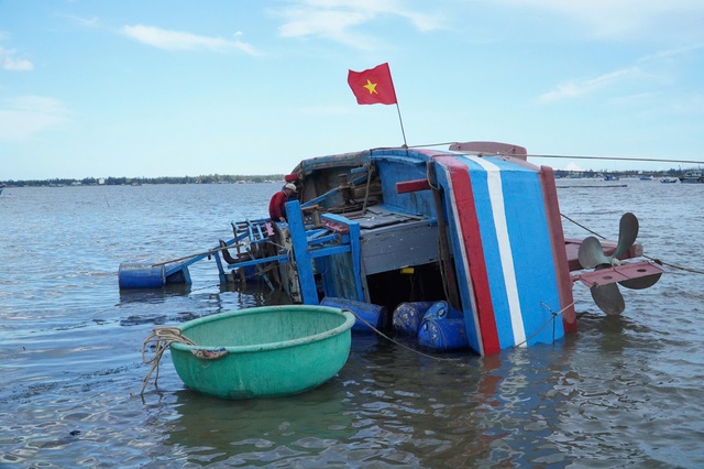 Vùng biển Gia Lai hoang tàn sau bão Kalmaegi - Ảnh 2.