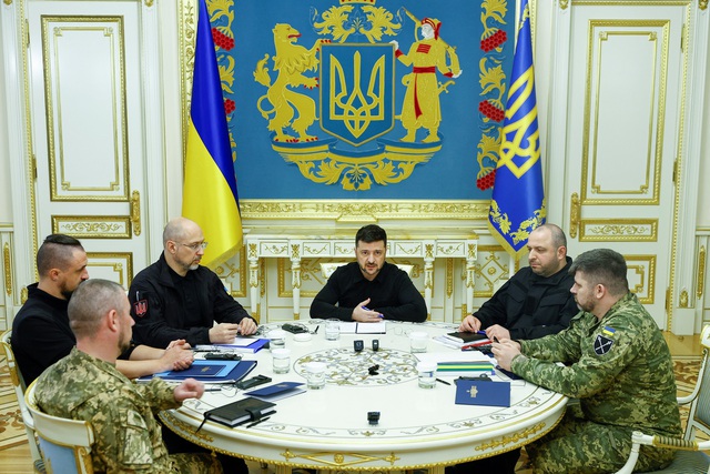 Chiến sự Ukraine ngày 1.353: Kyiv hướng về Dobropillia để giải vây Pokrovsk - Ảnh 1.