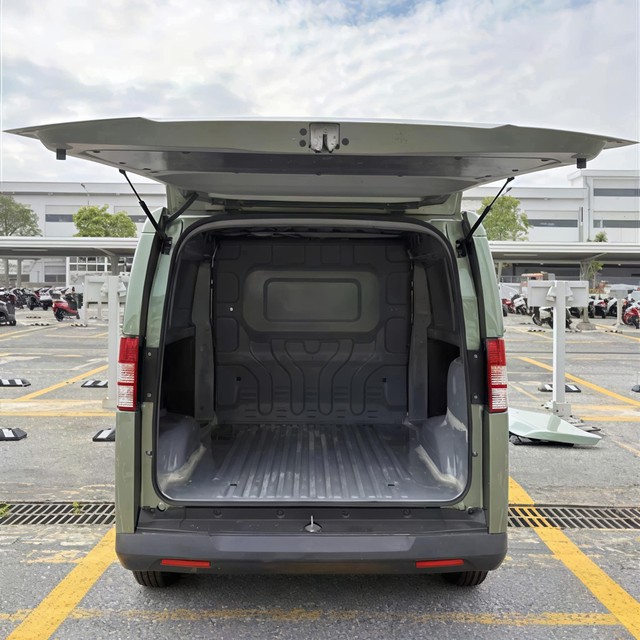 Lộ ảnh nội thất thực tế xe tải điện VinFast EC Van - Ảnh 3.