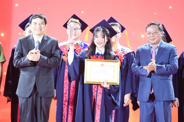 Hà Nội có 95 thủ khoa tốt nghiệp xuất sắc được tuyên dương năm 2025- Ảnh 1. Hà Nội có 95 thủ khoa tốt nghiệp xuất sắc được tuyên dương năm 2025- Ảnh 1.
