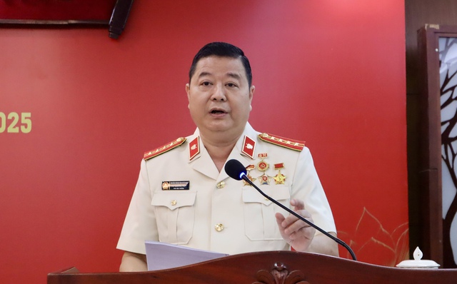 Không tặng hoa trong lễ tuyên dương 'Dân vận khéo', dành kinh phí ủng hộ miền Trung- Ảnh 4. Không tặng hoa trong lễ tuyên dương 'Dân vận khéo', dành kinh phí ủng hộ miền Trung- Ảnh 4.