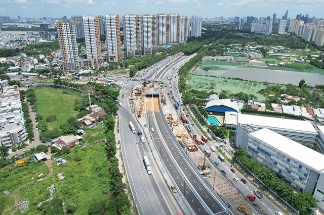 TP.HCM chạy nước r&uacute;t đầu tư c&ocirc;ng - Ảnh 1.