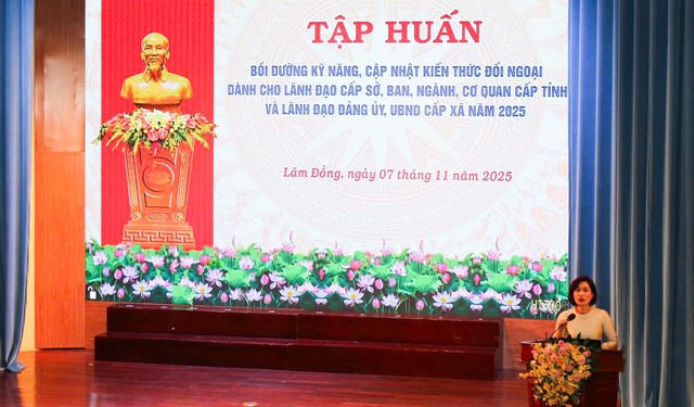 Lâm Đồng tập huấn kỹ năng đối ngoại cho lãnh đạo các sở, ngành và địa phương - Ảnh 1. Lâm Đồng tập huấn kỹ năng đối ngoại cho lãnh đạo các sở, ngành và địa phương - Ảnh 1.
