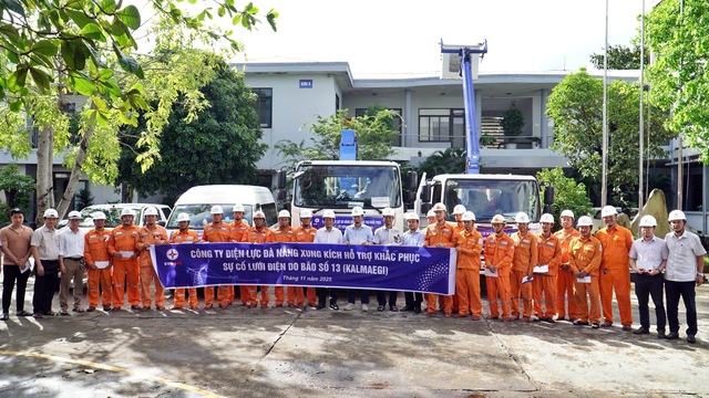 PC Đ&agrave; Nẵng xung k&iacute;ch hỗ trợ PC Gia Lai khắc phục hậu quả b&atilde;o số 13- Ảnh 1.