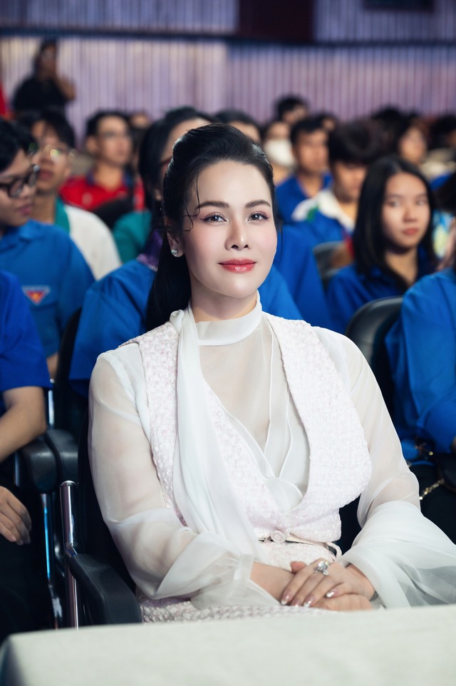 Nhật Kim Anh: Tôi chấp nhận 'hết thời' - Ảnh 3.