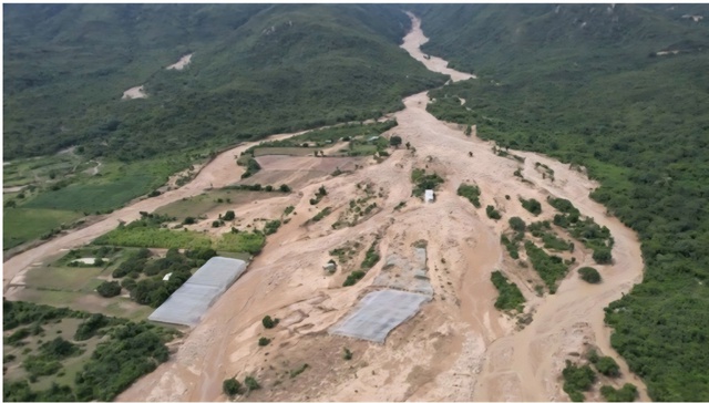 Công an đang vào cuộc làm rõ vụ vỡ hồ chứa nước Tuy Phong - Ảnh 1.