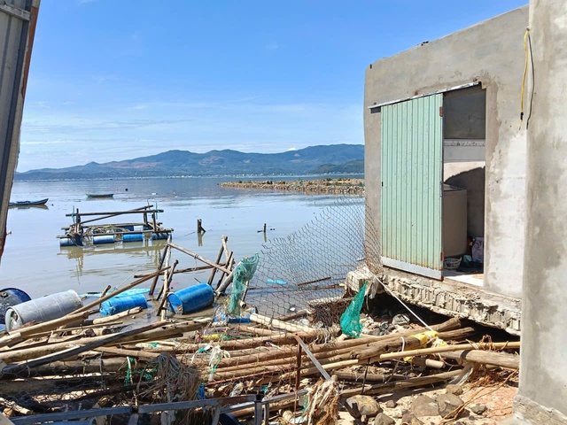 Nhà tốc mái, 7 người co ro trong nhà vệ sinh suốt đêm giữa bão Kalmaegi - Ảnh 5.