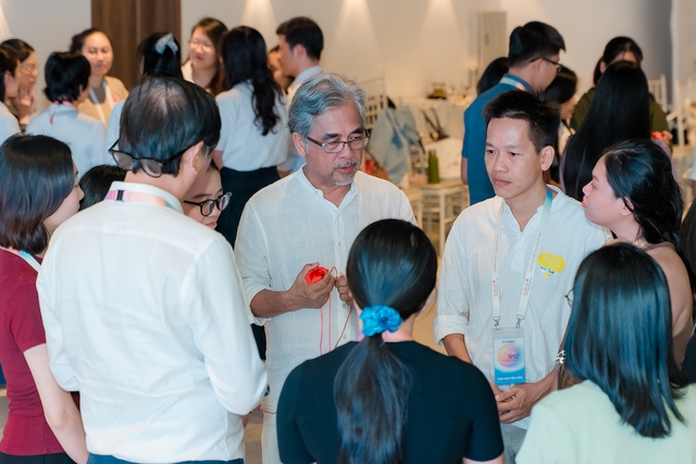 Tiến sĩ cảnh báo chữa lành tâm lý biến thành trò đùa 'quán nhậu chữa lành'- Ảnh 1. Tiến sĩ cảnh báo chữa lành tâm lý biến thành trò đùa 'quán nhậu chữa lành'- Ảnh 1.