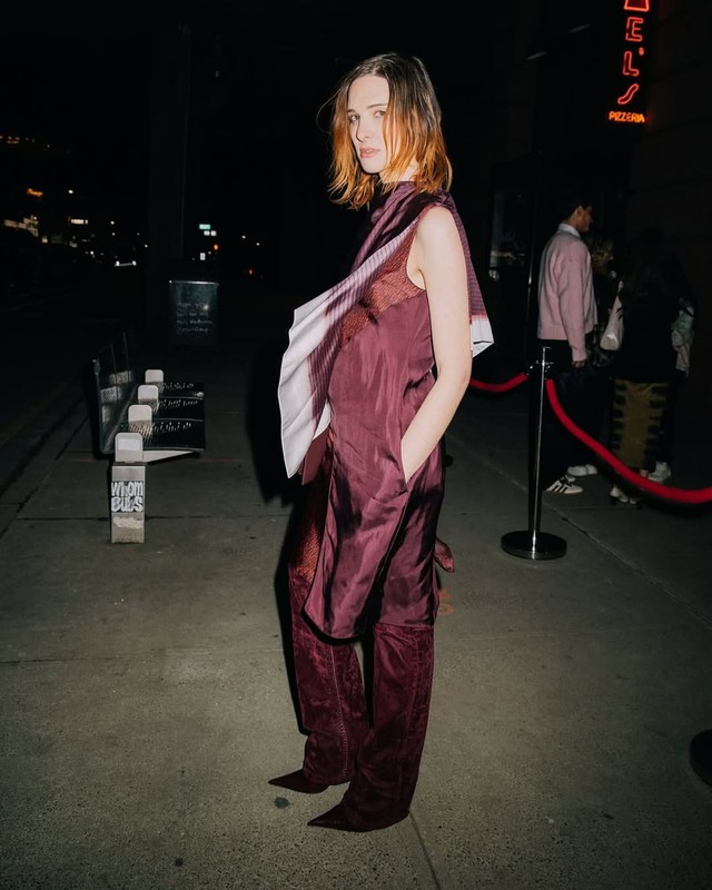 Từ hè sang thu, váy vẫn luôn được ưa chuộng nhờ cách phối đồ cực khéo- Ảnh 2. Từ hè sang thu, váy vẫn luôn được ưa chuộng nhờ cách phối đồ cực khéo- Ảnh 2.