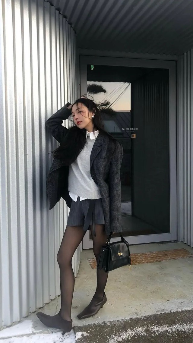 Giữ ấm mà vẫn khoe dáng chuẩn với quần tất mùa thu đông Giữ ấm mà vẫn khoe dáng chuẩn với quần tất mùa thu đông- Ảnh 7.