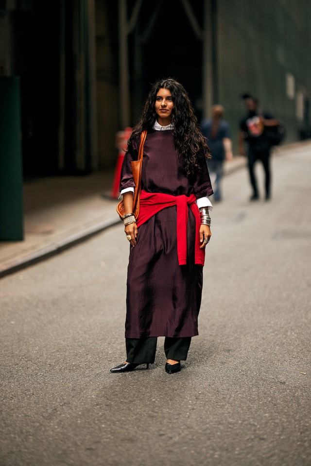 Từ hè sang thu, váy vẫn luôn được ưa chuộng nhờ cách phối đồ cực khéo- Ảnh 5. Từ hè sang thu, váy vẫn luôn được ưa chuộng nhờ cách phối đồ cực khéo- Ảnh 5.