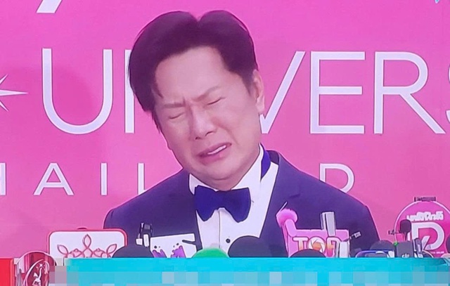 Ông Nawat bật khóc, xin lỗi vì drama liên quan đến Hoa hậu Hoàn vũ 2025 - Ảnh 1.