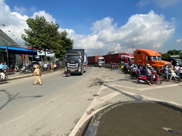 TP.HCM: Tai nạn khiến 2 người tử vong thương tâm- Ảnh 2. TP.HCM: Tai nạn khiến 2 người tử vong thương tâm- Ảnh 2.