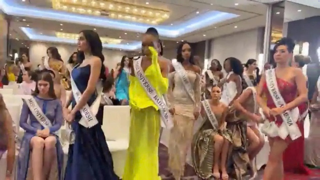 Ông Nawat bật khóc, xin lỗi vì drama liên quan đến Hoa hậu Hoàn vũ 2025 - Ảnh 3.