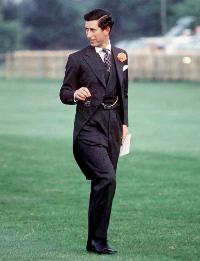 Victoria Beckham mắc lỗi khi thiết kế trang phục cho lễ phong tước của chồng - Ảnh 4.