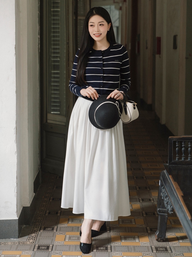 Đơn giản mà sang xịn với bộ đôi áo dệt kim, áo tweed và chân váy dài- Ảnh 1.