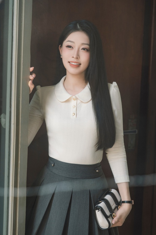 Đơn giản mà sang xịn với bộ đôi áo dệt kim, áo tweed và chân váy dài- Ảnh 2.