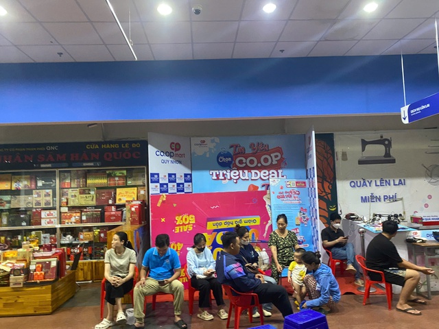 Saigon Co.op khẩn cấp hỗ trợ hàng thiết yếu, tiếp sức người dân vùng bão lũ- Ảnh 2. Saigon Co.op khẩn cấp hỗ trợ hàng thiết yếu, tiếp sức người dân vùng bão lũ- Ảnh 2.