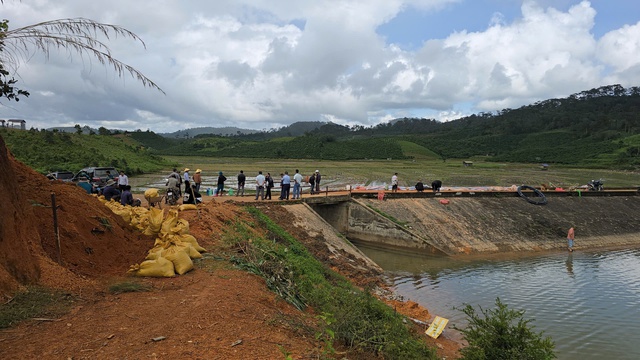 Lâm Đồng chi 2,9 tỉ đồng khắc phục khẩn cấp sạt trượt hồ chứa nước Cay An- Ảnh 1.