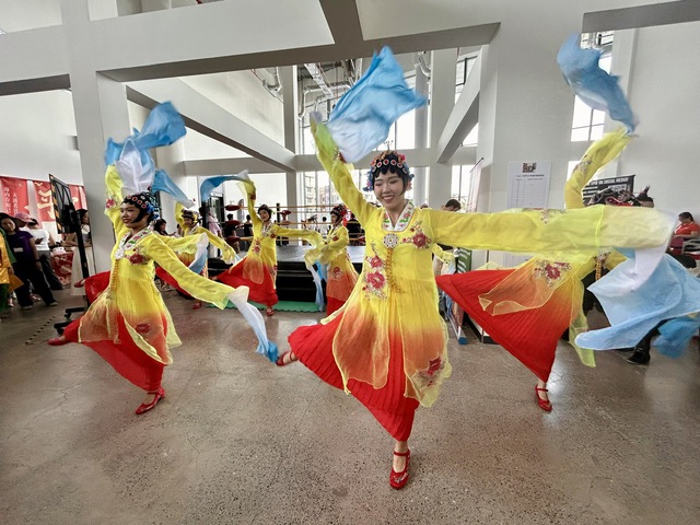 Tưng bừng Hội chợ Từ thiện Quốc tế 2025 ở TP.HCM - Ảnh 8.