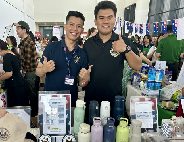 Tưng bừng Hội chợ Từ thiện Quốc tế 2025 ở TP.HCM - Ảnh 4.