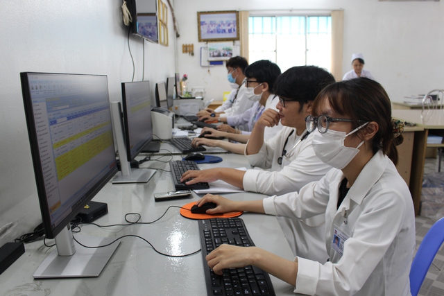 Chuyển đổi số y tế tại Bệnh viện Nguyễn Tri Phương: H&agrave;nh tr&igrave;nh 120 năm đổi mới - Ảnh 1.
