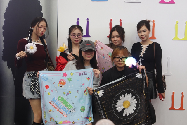 Dịch vụ ăn uống, thư giãn xuyên đêm phục vụ hàng chục ngàn fan G-Dragon- Ảnh 1. Dịch vụ ăn uống, thư giãn xuyên đêm phục vụ hàng chục ngàn fan G-Dragon- Ảnh 1.