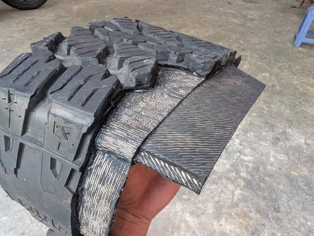 Quan niệm sai lầm của người Việt khi vá lốp ô tô- Ảnh 3. Quan niệm sai lầm của người Việt khi vá lốp ô tô- Ảnh 3.