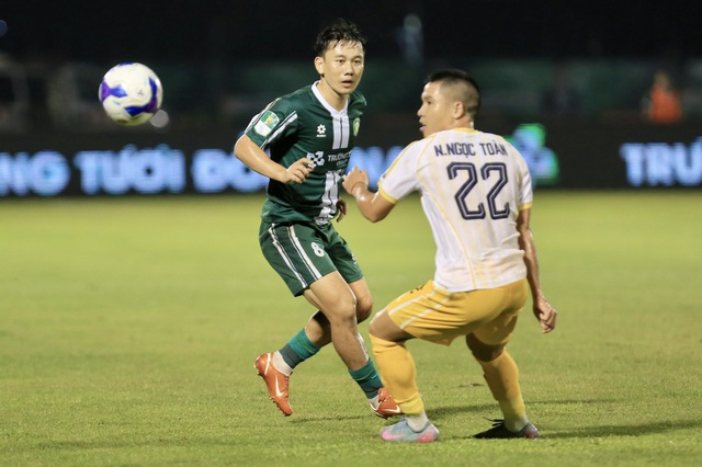 Trường Tươi Đồng Nai thắng s&aacute;t n&uacute;t Quy Nhơn: Cựu tiền đạo U.23 Việt Nam sắm vai người h&ugrave;ng- Ảnh 2.