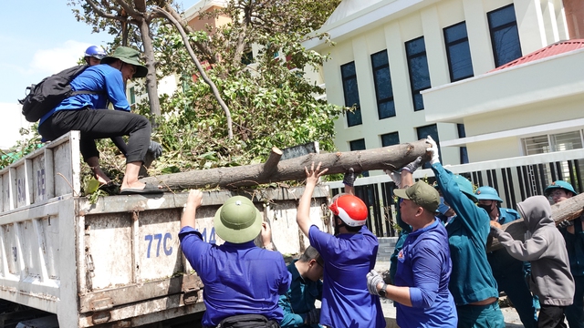 Sức trẻ lên tiếng giữa tâm bão Kalmaegi - Ảnh 1.
