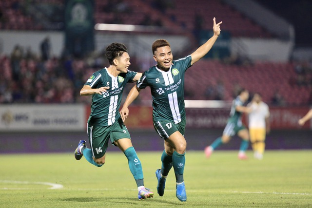 Trường Tươi Đồng Nai thắng s&aacute;t n&uacute;t Quy Nhơn: Cựu tiền đạo U.23 Việt Nam sắm vai người h&ugrave;ng- Ảnh 3.