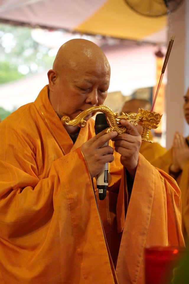 Đại lão hòa thượng Thích Trí Quảng cầu nguyện tại nghĩa trang Đô Thành - Ảnh 6.