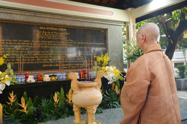 Đại lão hòa thượng Thích Trí Quảng cầu nguyện tại nghĩa trang Đô Thành - Ảnh 7.