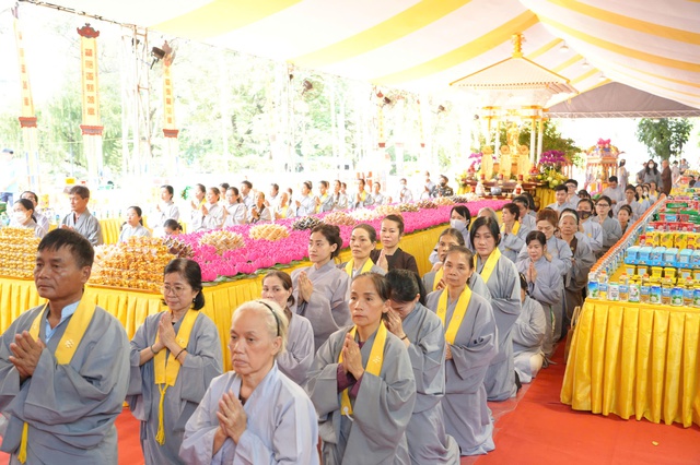 Đại lão hòa thượng Thích Trí Quảng cầu nguyện tại nghĩa trang Đô Thành - Ảnh 9.