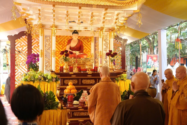 Đại lão hòa thượng Thích Trí Quảng cầu nguyện tại nghĩa trang Đô Thành - Ảnh 3.