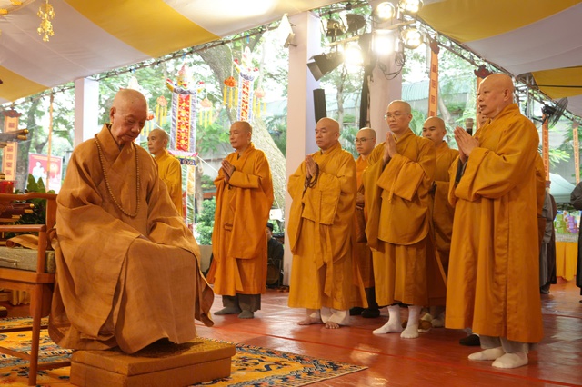 Đại lão hòa thượng Thích Trí Quảng cầu nguyện tại nghĩa trang Đô Thành - Ảnh 4.