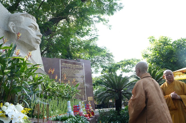 Đại lão hòa thượng Thích Trí Quảng cầu nguyện tại nghĩa trang Đô Thành - Ảnh 8.